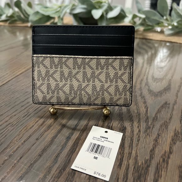 Michael Kors NEW leather card holder - Picture 6 of 6